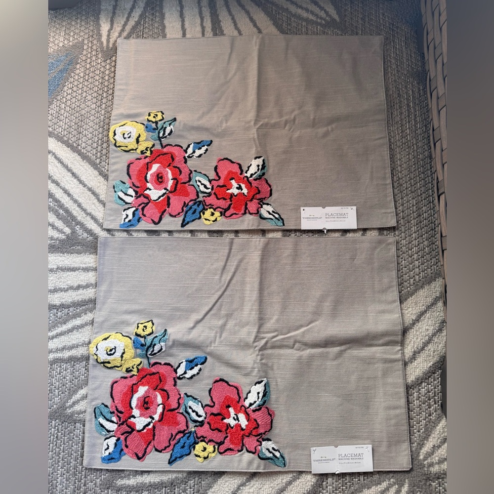 Threshold NWT Floral‎ Flowers Embroidery Placemats Set 14 X 19 Washable Cotton